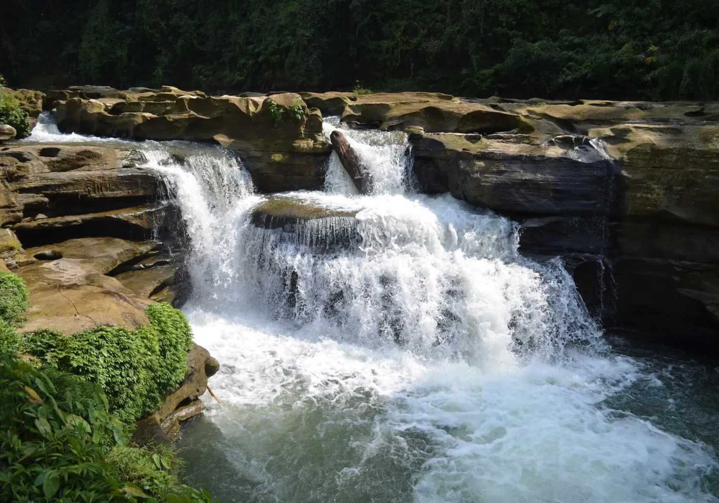 Nafakhum waterfall
